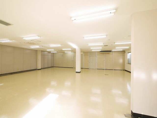 奈良事務機別館ビルの内装