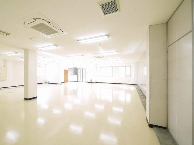 奈良事務機別館ビルの内装