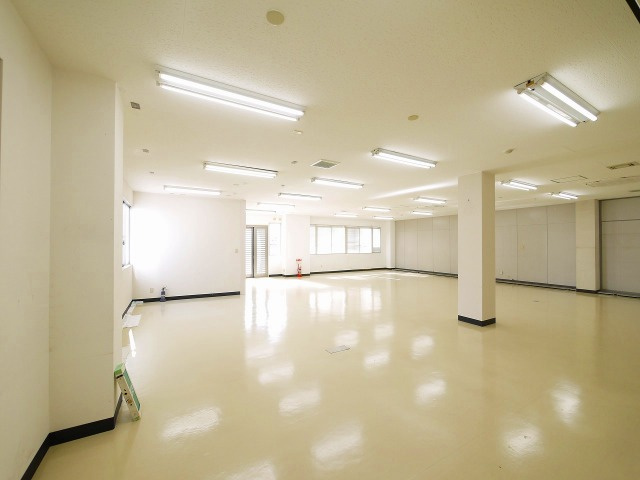 奈良事務機別館ビルの内装