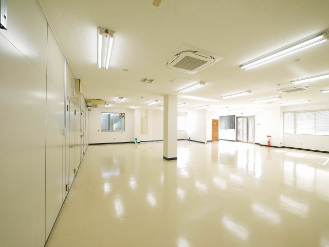 奈良事務機別館ビルの内装