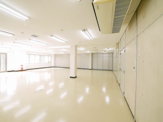 奈良事務機別館ビルの内装