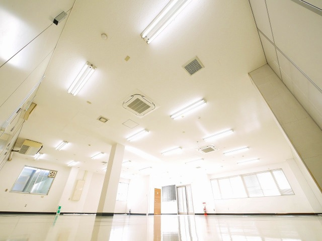 奈良事務機別館ビルの内装