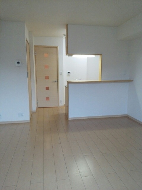 習志野市鷺沼５丁目のアパートの居間・リビング|居室・リビング