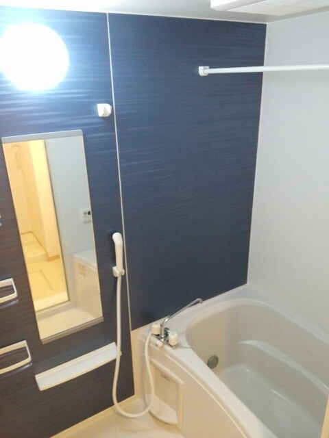 習志野市鷺沼５丁目のアパートの浴室|バス