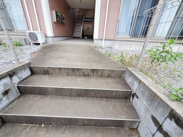 サンライズ三橋２のエントランス