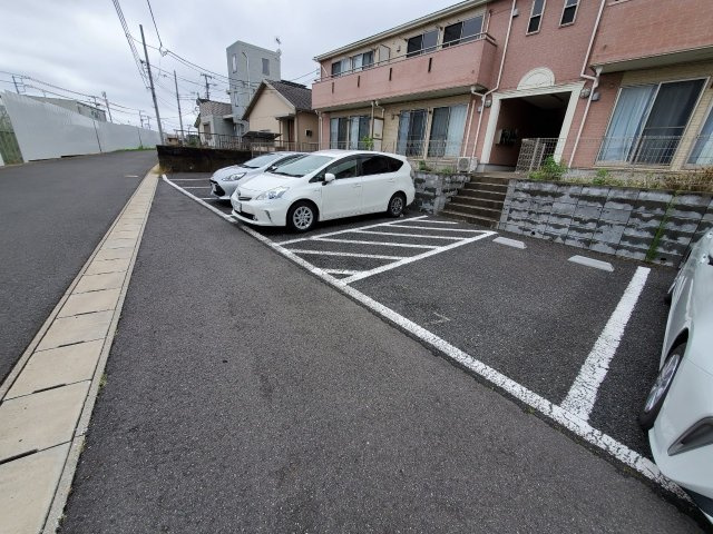 サンライズ三橋２の駐車場