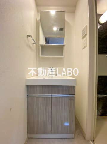 クリスタルグランツみなとシティの独立洗面台