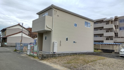 【外観】 | 津島市立込町21-1期　全1棟　1号棟＜仲介手数料無料＞東小・藤浪中　新築一戸建て | 8/26撮影
住宅ローンアドバイザーの村田です。住宅ローン審査が通らなかった方、あきらめる前にご相談ください。