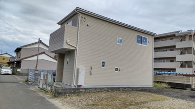 【外観】 | 津島市立込町21-1期　全1棟　1号棟＜仲介手数料無料＞東小・藤浪中　新築一戸建て | 8/26撮影
住宅ローンアドバイザーの村田です。住宅ローン審査が通らなかった方、あきらめる前にご相談ください。