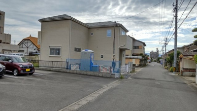【前面道路含む現地写真】 | 津島市立込町21-1期　全1棟　1号棟＜仲介手数料無料＞東小・藤浪中　新築一戸建て | 8/26撮影
住宅ローンアドバイザーの村田です。住宅ローン審査が通らなかった方、あきらめる前にご相談ください。