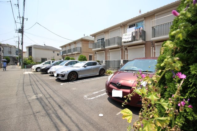 サンテ新横浜Bの駐車場