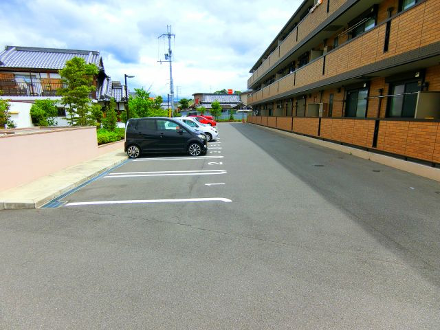 サウスメゾンジャスミンの駐車場