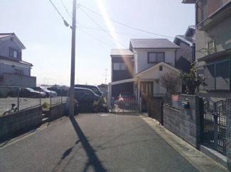 【前面道路含む現地写真】