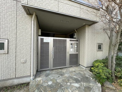 【エントランス】 | エクセレント日吉【SHM】 | 共用エントランスは不審者の侵入を未然に防ぐオートロック付き！