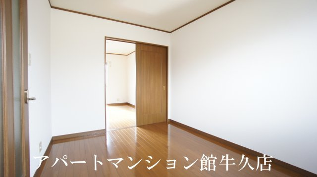 フローラ霞ヶ岡の洋室