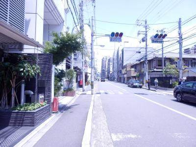 ライオンズ京都四条烏丸レジデンスの周辺|前面道路