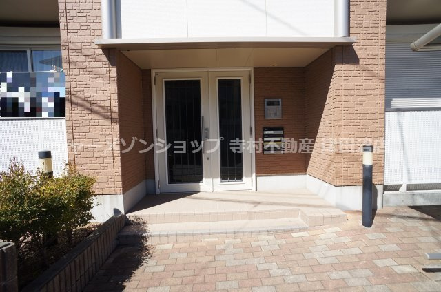 プレミールDのエントランス