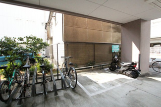 【駐車場】