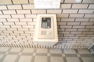 【エントランス】 | 防犯上安心のオートロック機能付きマンション♪