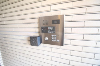 【エントランス】 | 防犯上安心のオートロック機能付きマンション♪