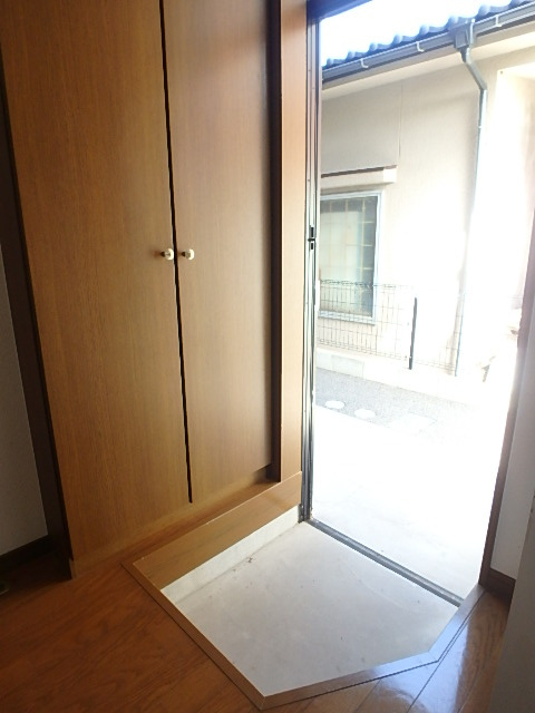 ネオス角盤の玄関