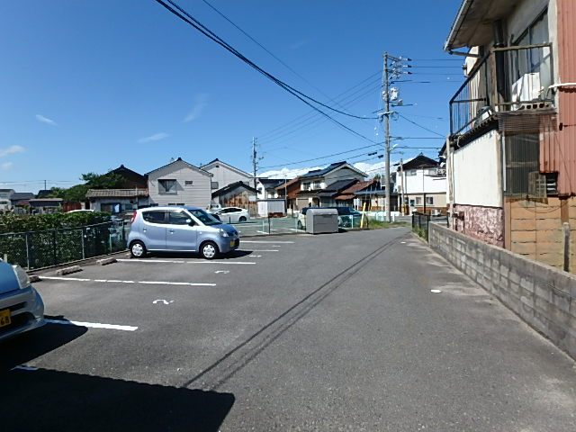 ネオス角盤の駐車場
