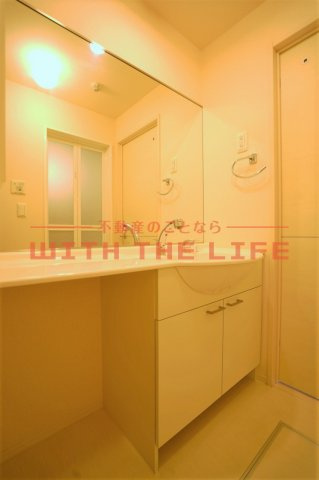 エトワールⅡ【キャッシュバック対象物件】の独立洗面台|独立洗面台、小物を置くことができて便利です