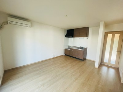 リッツアベニューの居間・リビング|こちらのリビングで趣味の時間をお楽しみください