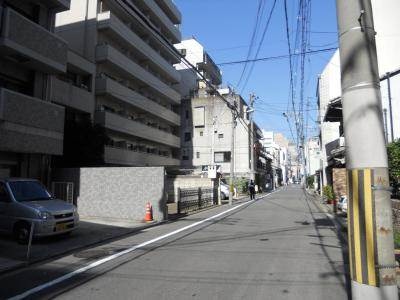 YSM21（ワイエスエム21）の周辺|前面道路