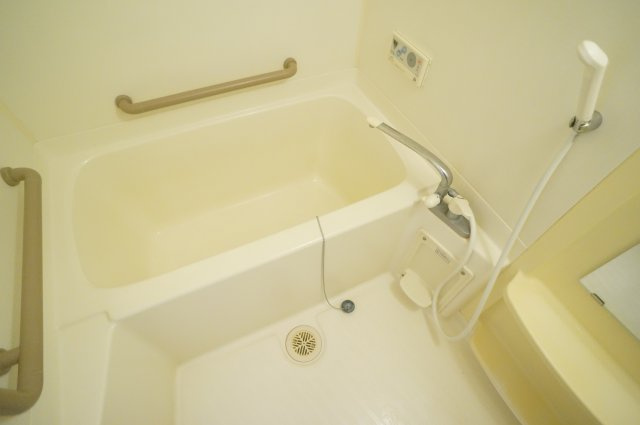 オーベルジュ宝塚の浴室|参考、同建物・反転間取りの号室