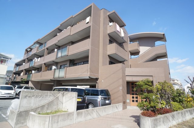 オーベルジュ宝塚の外観|オートロック付きのマンションです