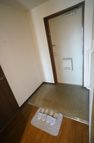 オーベルジュ宝塚の玄関|参考、同建物・反転間取りの号室