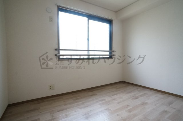 グランパルク向井の洋室