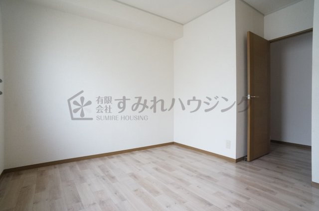 グランパルク向井の洋室