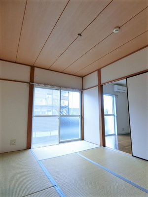 【和室】 | ティ・エスハイム壱番館 | 南西向き和室6帖☆テラスに繋がる落ち着くお部屋です！赤ちゃんのごろごろやハイハイはやっぱり和室がよかったりします♪