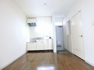 【居間・リビング】 | ティ・エスハイム壱番館 | ダイニングキッチン6帖☆広めのキッチンスペースで毎日楽しくお料理もできますね！