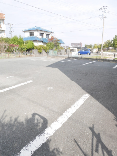 大川市大字幡保のアパートの駐車場