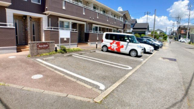 ボーエトワールの駐車場