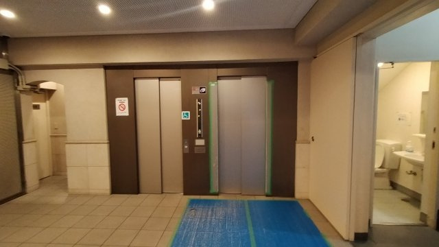 シャルマンコーポ野江第一期のその他共用部分|エレベーターが2基あり混雑時も回避できます。