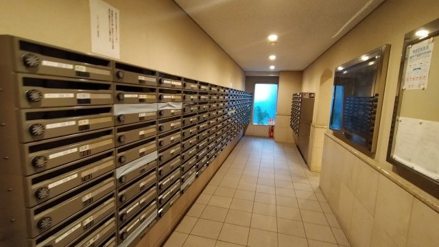 シャルマンコーポ野江第一期のその他共用部分|別角度からの外観です。