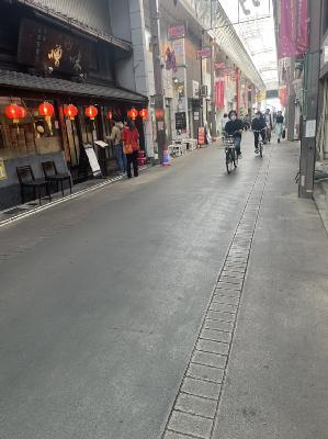 ベルク穂高の周辺|前面道路・商店街