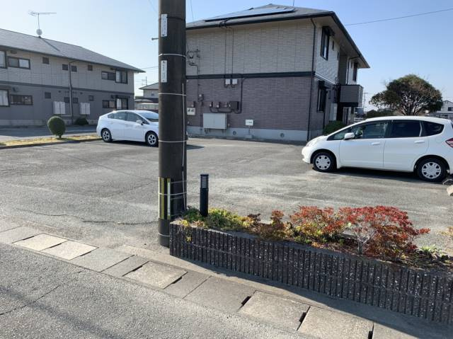 SUNロイヤル D棟の駐車場