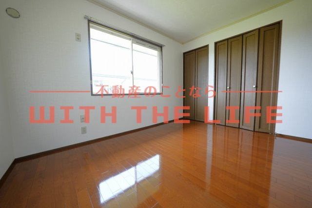 フリーデン安居野G棟【キャッシュバック対象物件】の洋室|明るい洋室です