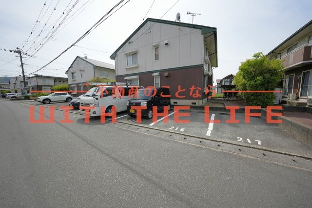 フリーデン安居野G棟【キャッシュバック対象物件】の駐車場|車をお持ちの方に嬉しい駐車場付きの物件です