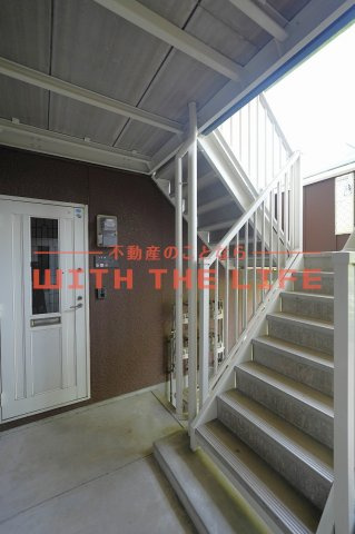 フリーデン安居野G棟【キャッシュバック対象物件】のエントランス|ゆとりのあるエントランスです