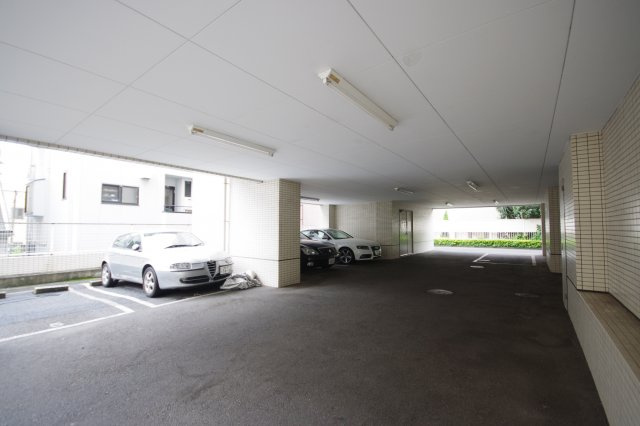 【駐車場】