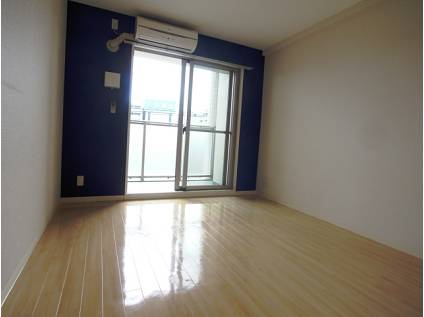 ドミール春日野道Ｎの洋室