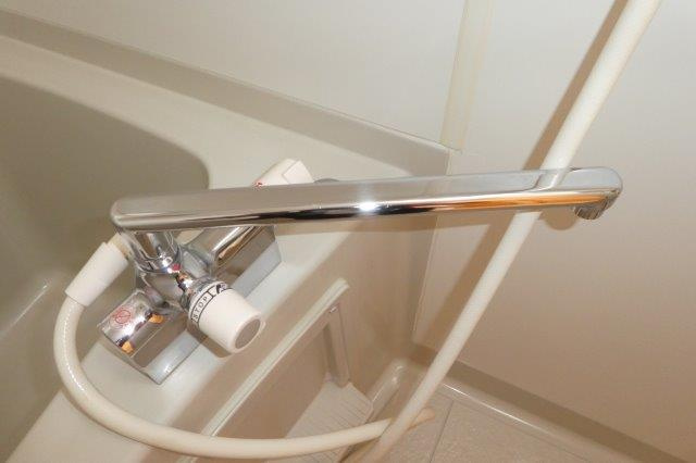 オランジュBの浴室|サーモスタッド付き水栓