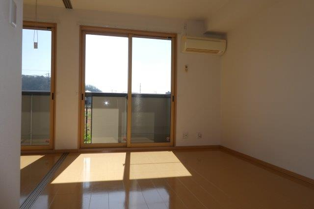 オランジュBの居間・リビング