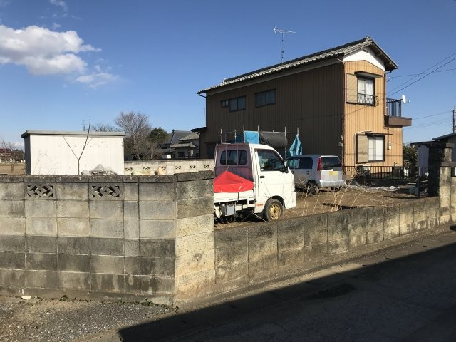 〈調整区域〉約100坪の住宅用地。住宅建築には12号の開発許可が必要ですの外観